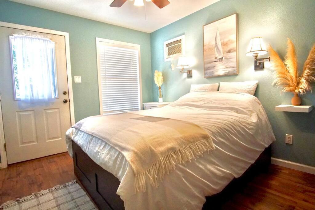 Serene Shores On Medina Lake Bandera Exterior photo
